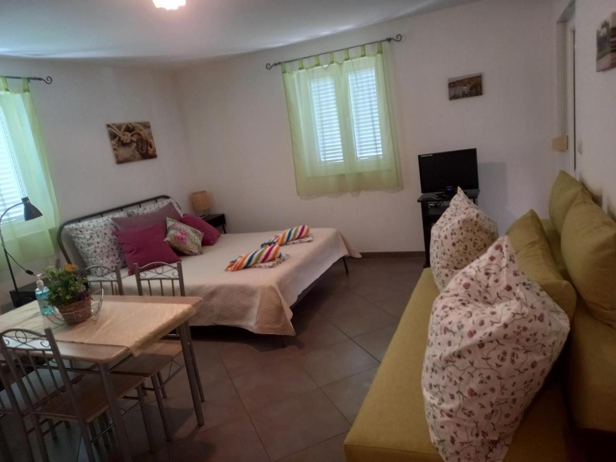Apartmani Afrodita Sutivan Exterior photo